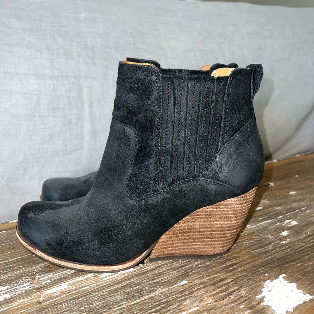 Kork ease wedge bootie black